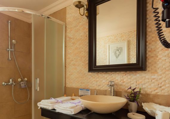 ΔΙΚΛΙΝΟ ΔΩΜΑΤΙΟ ΜΕ ΜΠΑΛΚΟΝΙ